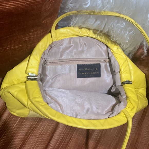 Vintage Yellow Leather Purse with Floret - Picture 8 of 16